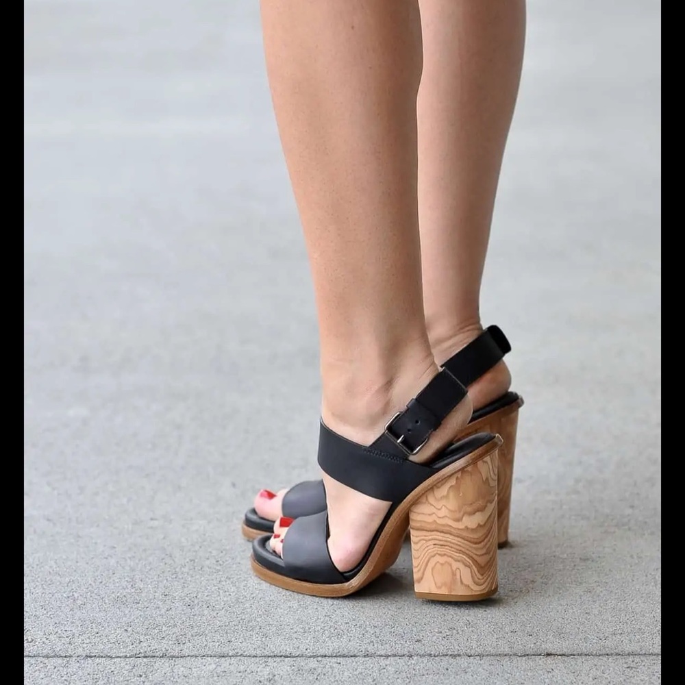 Vince Women's Black and Tan Heeled Sandals